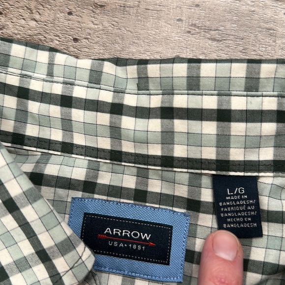 Arrow • green plaid button down w chest pocket - Picture 5 of 5